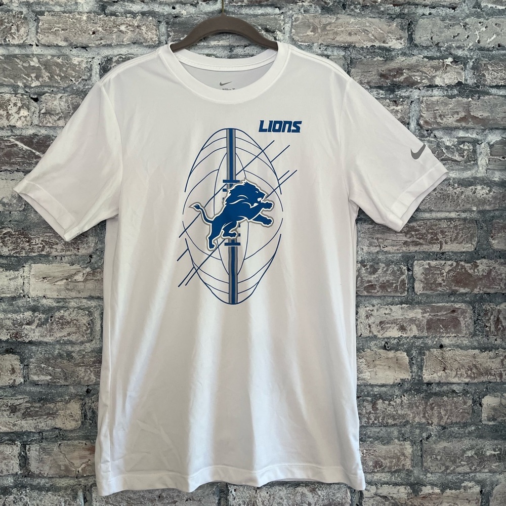 Nike Detroit Lions White and Blue Graphic Tee excellent condition. Smoke/petfree